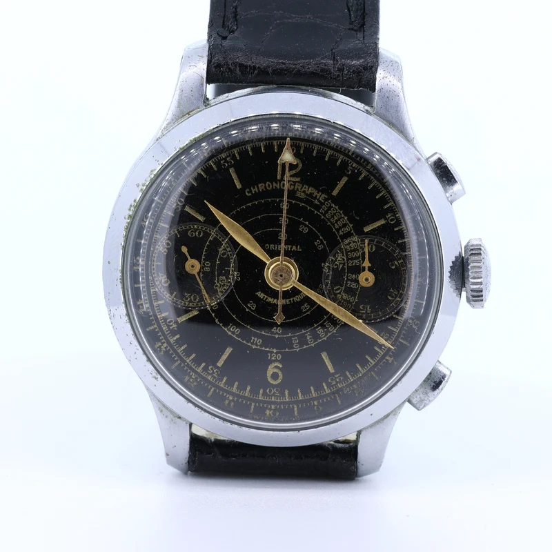 Montre-bracelet chronographe vintage avec cadran noir, années 40