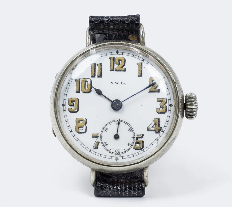 Montre-bracelet trench NWCo en argent, début des années 900